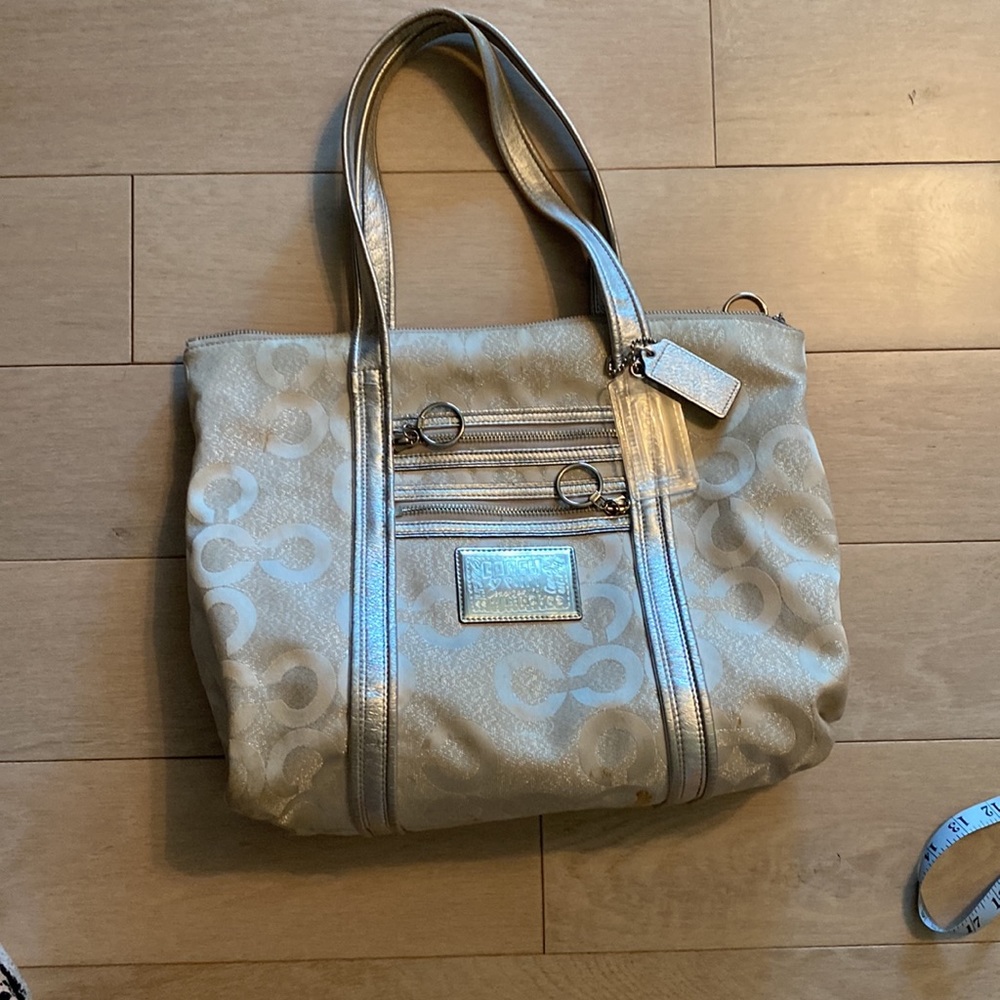Coach authentic bag. Poor condition. Stains dust bag included - Picture 2 of 8